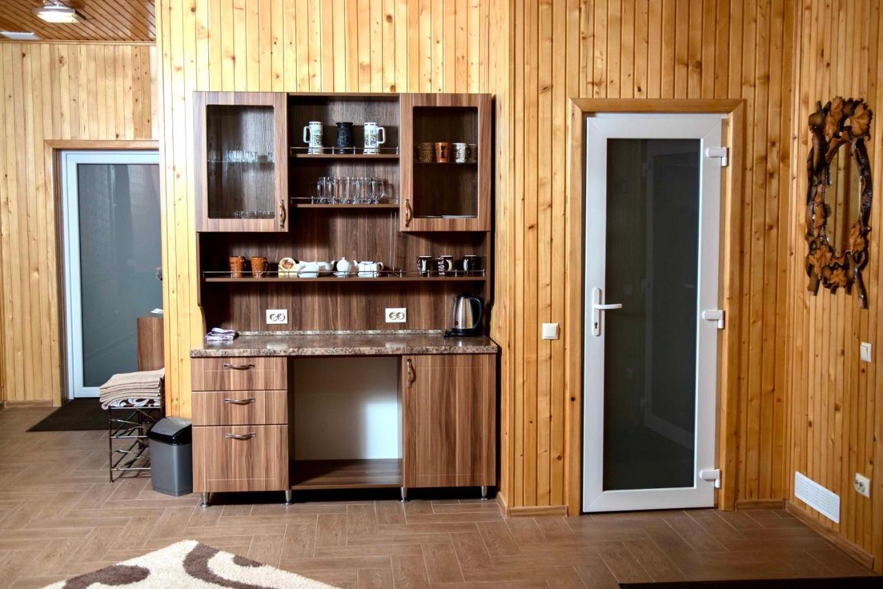 Вілія Hotel Lomacineţi Buitenkant foto