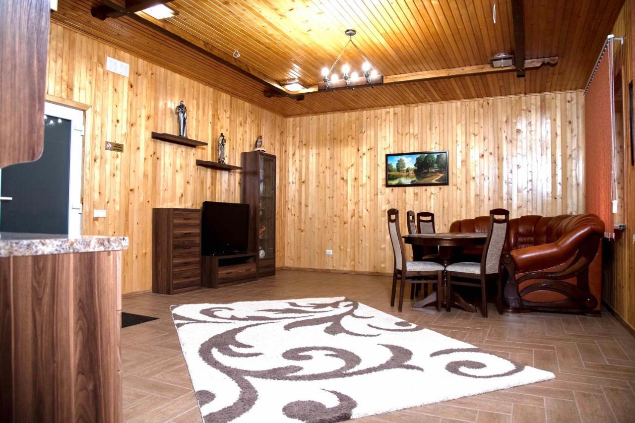 Вілія Hotel Lomacineţi Buitenkant foto