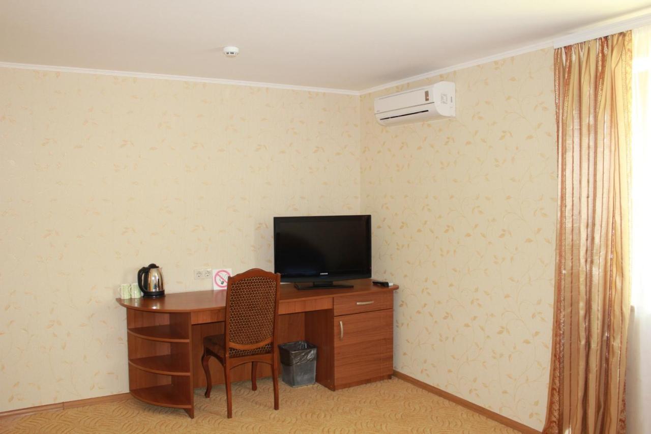 Вілія Hotel Lomacineţi Buitenkant foto